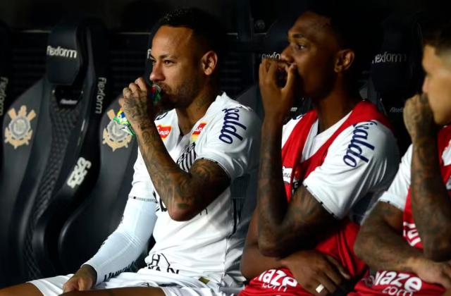 开云-内马尔因伤缺战 桑托斯出局 狂欢节嗨皮的他挨批