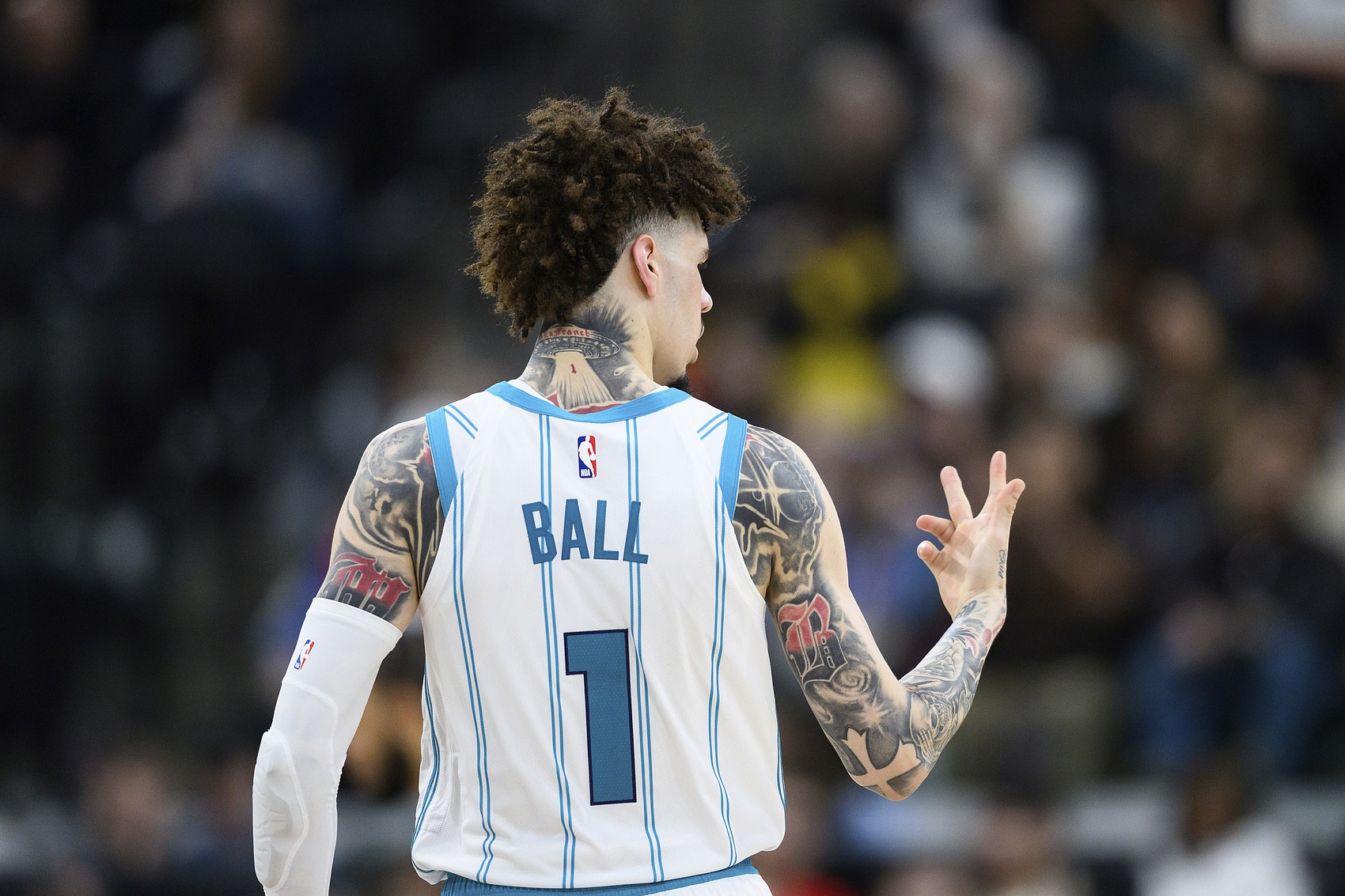 开云体育app-黄蜂队官方为拉梅洛-鲍尔送上24岁生日祝福，愿未来更加精彩！