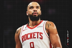 开云体育-火箭官方晒赢球海报狄龙45°角仰望天空登上封面