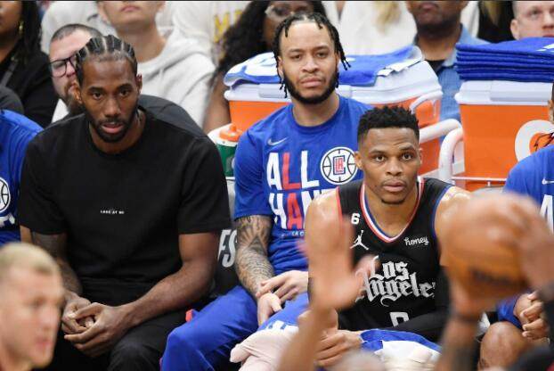 开云体育app-快艇诅咒又来了！1.93亿豪阵毁于伤病 韦少成大腿